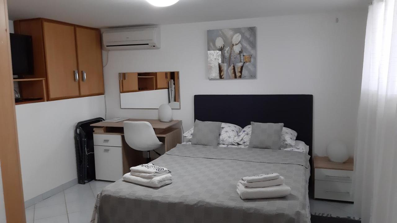 Studio Apartman Kornelija Lumbarda Exterior foto