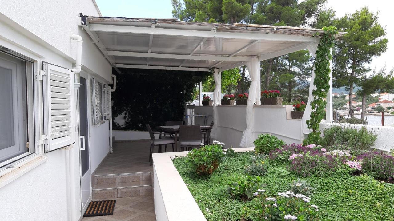 Studio Apartman Kornelija Lumbarda Exterior foto